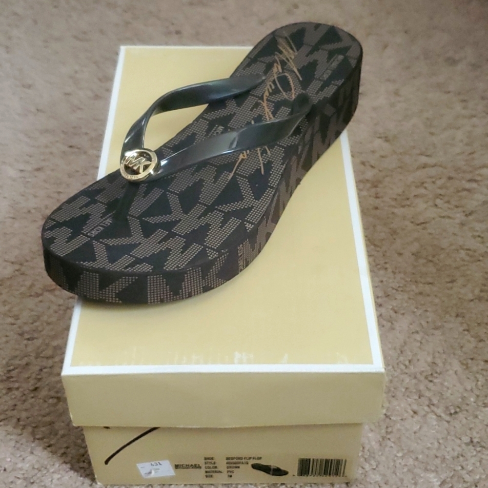 Michael Kors flip flop brown